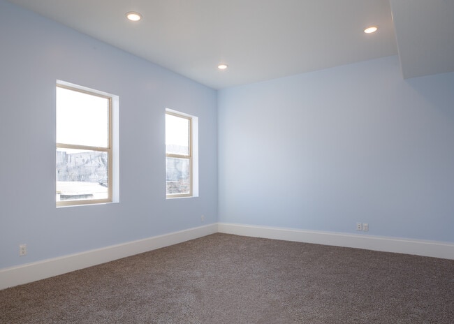 Photo - 251 N 200 W