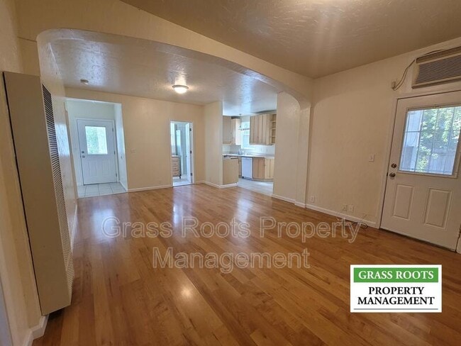 Photo - 307 1/2 N Church St