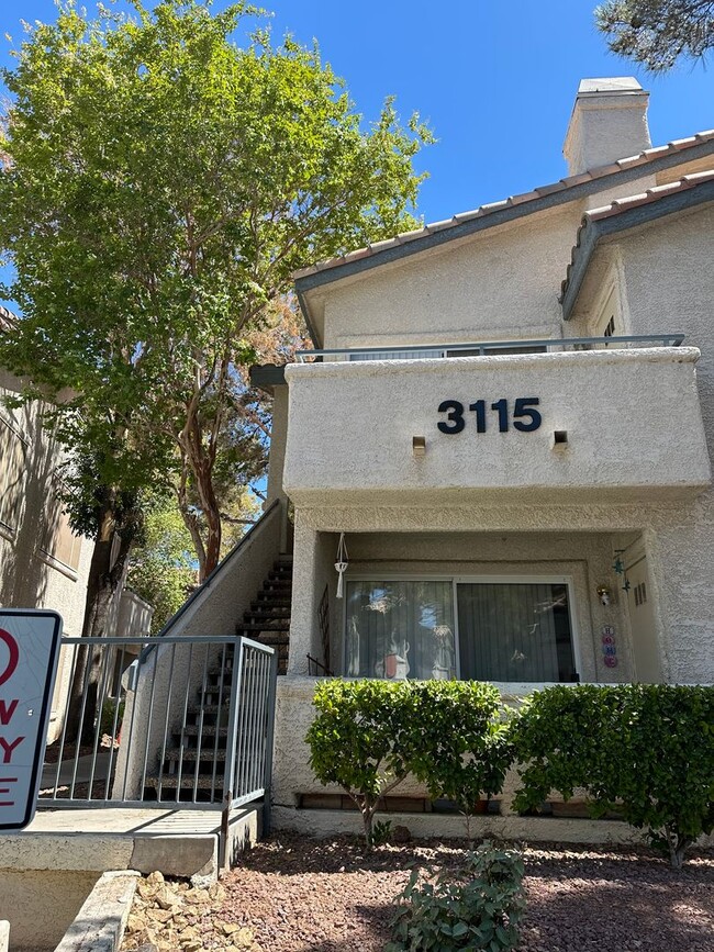 Building Photo - Great 2 bedroom 2 bathroom upstairs condo!