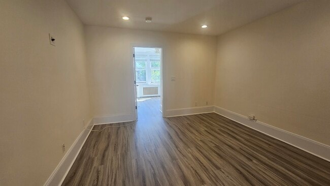 9103 Bergenwood Ave Unit 2L