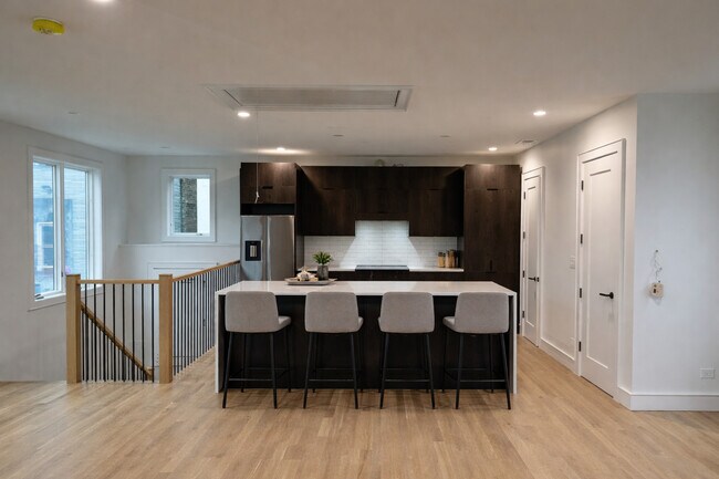 Photo - 4243 N Damen Ave