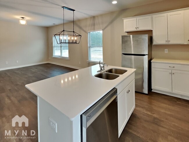 Photo - 176 Park Dr N