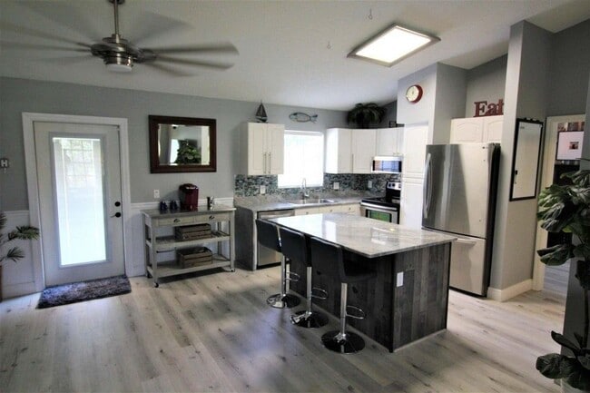 Photo - 147 NW 10th Ave
