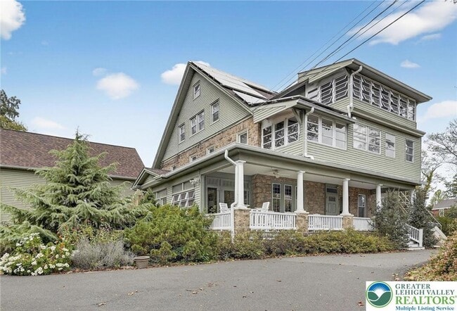 Building Photo - 313 Edgewood Dr Unit B