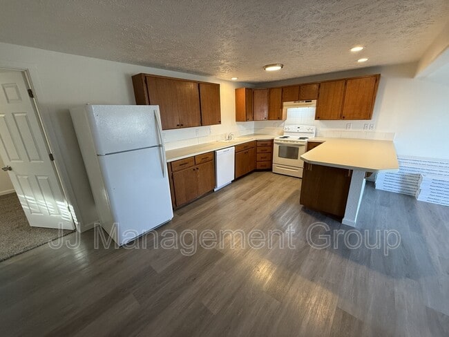 Building Photo - 1235 2nd St Unit Webster Apartments