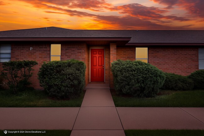 Building Photo - ****Cozy 1 Bedroom Apartment in Eagle Lake... Unit 2120