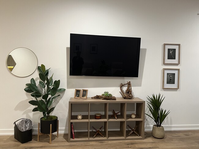 Photo - 815 N Richmond St Unit 303