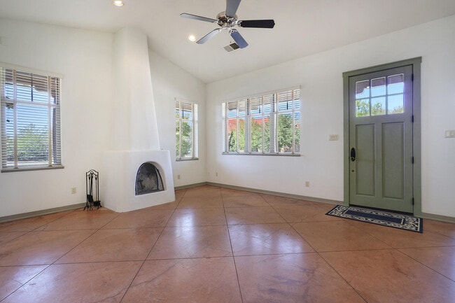 Photo - 1852 Griegos Rd NW