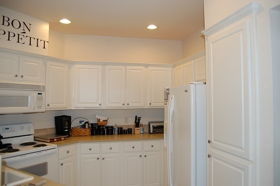 DuPont condo - 2 bedroom plus den. - DuPont condo - 2 bedroom plus den.