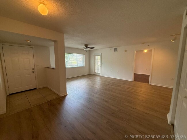 Photo - 231 SW Palm Dr Unit 107