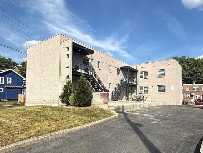 Building Photo - 2636 Indianola Ave Unit C