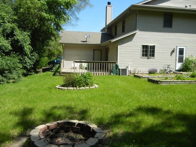 Patio trasero en verano - 120 Hilly Oak Dr