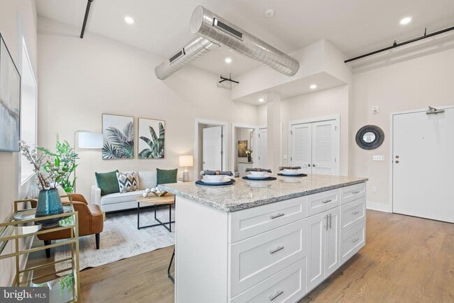 Photo - 30 W Broad St Unit SUITE 2