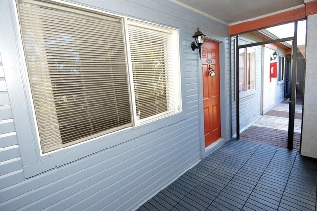 Photo - 10265 Gandy Blvd N Unidad 1010