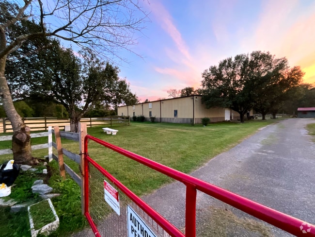 Building Photo - 10941 Tippett Rd Rental