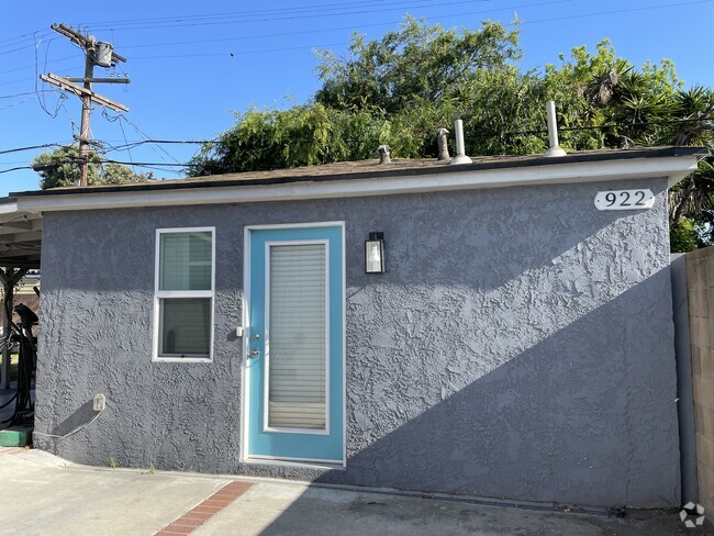 Building Photo - 922 E Century Blvd Rental