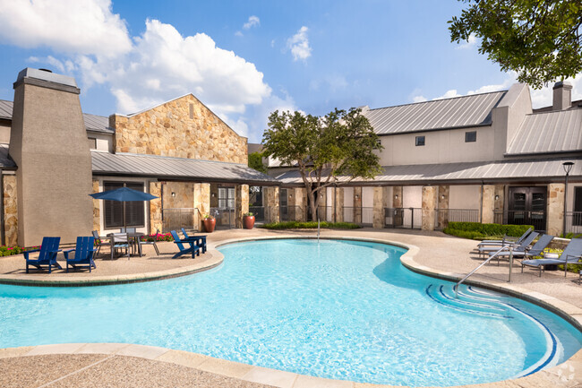 Resort-style swimming pool - Settlers Ridge Apartments