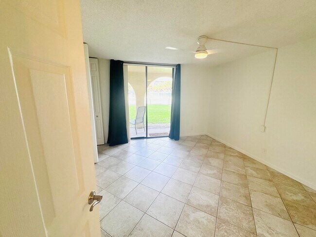 2820 Tennis Club Dr Unit 206