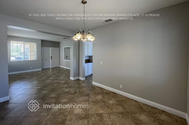 Photo - 592 Kavanagh Pl