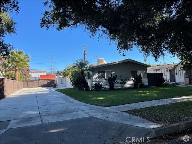 Building Photo - 325 La Paloma St Rental