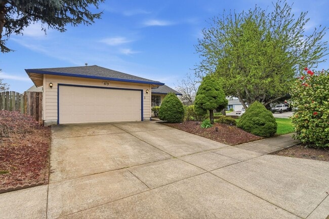 Building Photo - 313 S Nectarine St