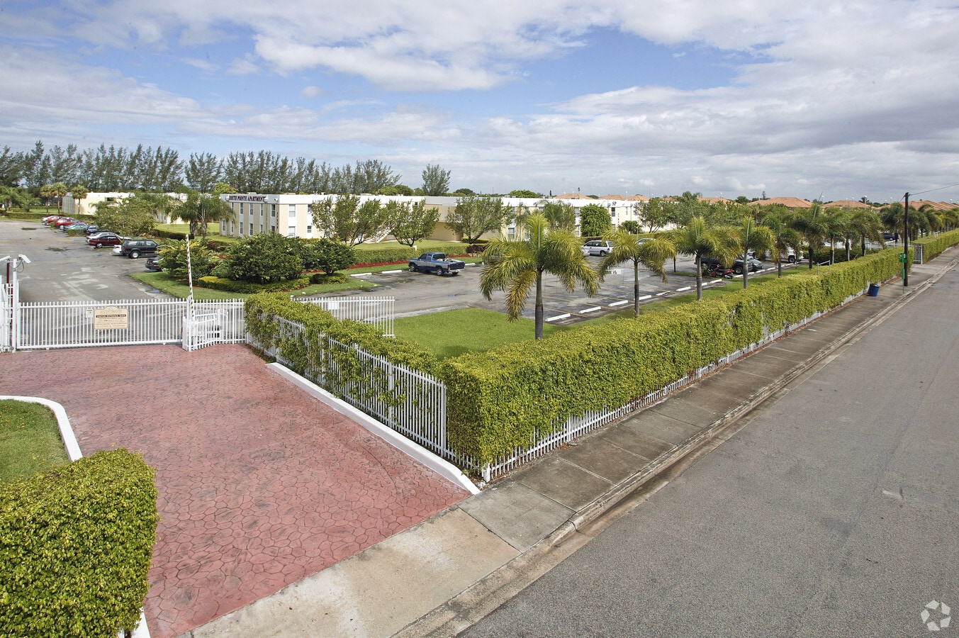 South Point Apartments - South Point Apartments