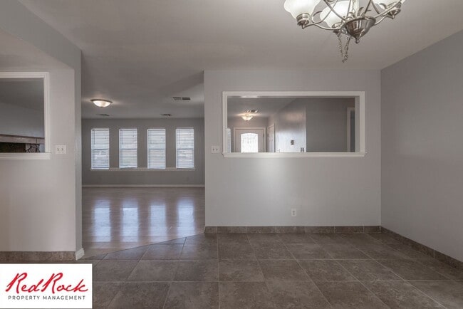 Photo - Bright & Spacious 3-Bedroom Home in Washin...