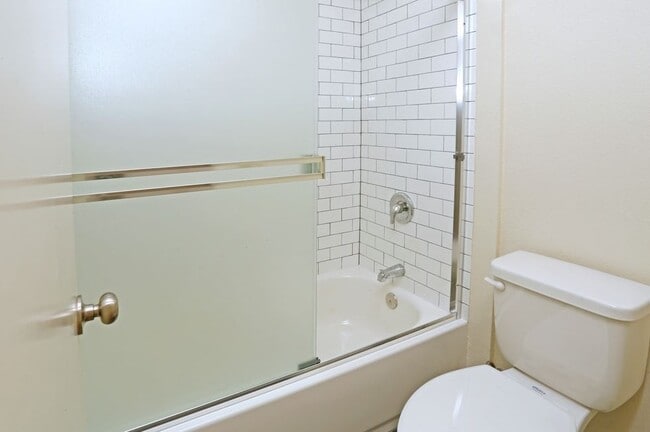 Photo - Twin Pines Manor Apartments