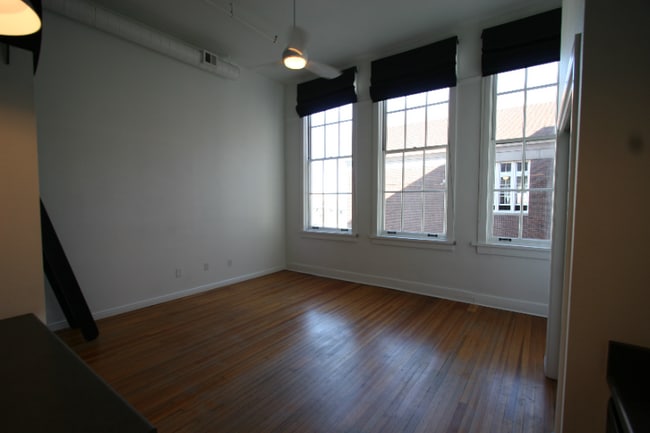 Building Photo - 301 Central Ave NE Unit 315