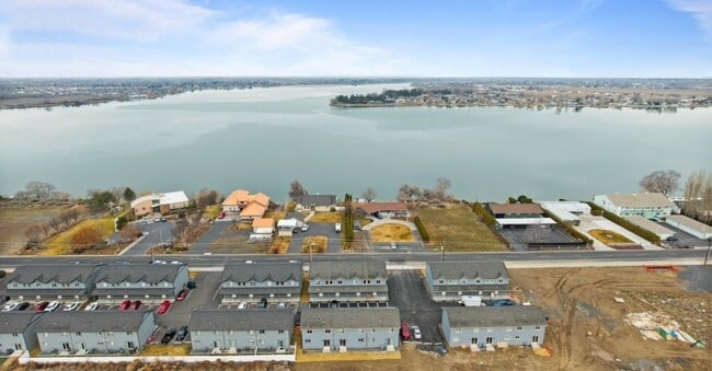 Building Photo - 2625 W Marina Dr