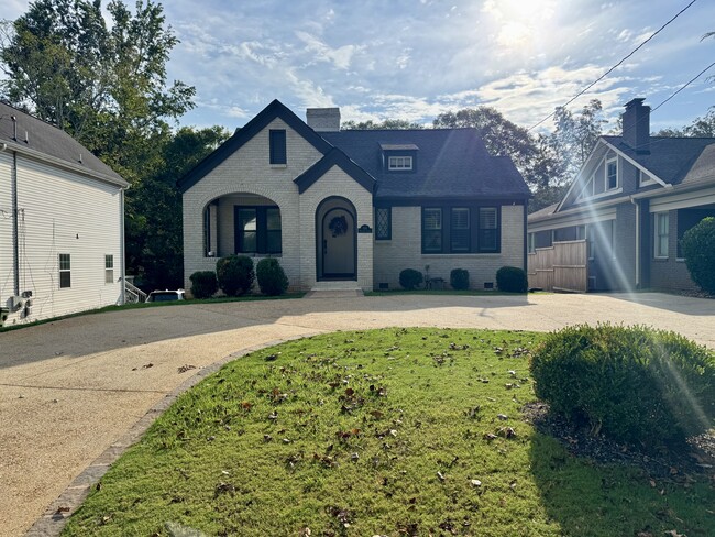 Photo - 854 Moreland Ave SE