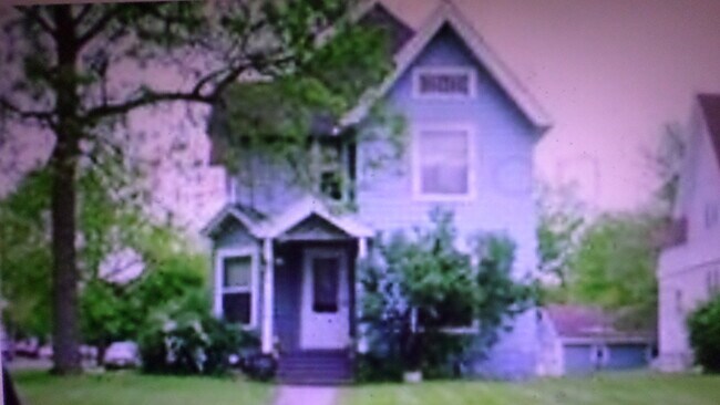 Photo - 906 N Grand Ave