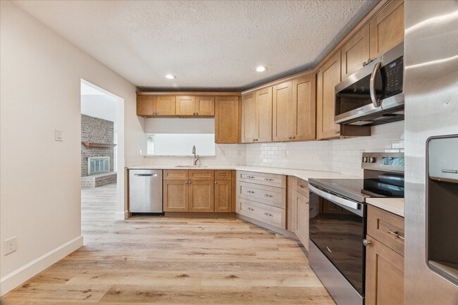 Photo - 16710 Barkentine Ln