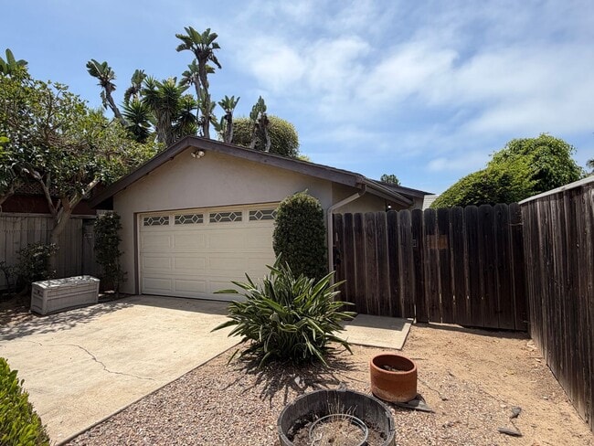Building Photo - Del Mar Heights Home West of 5