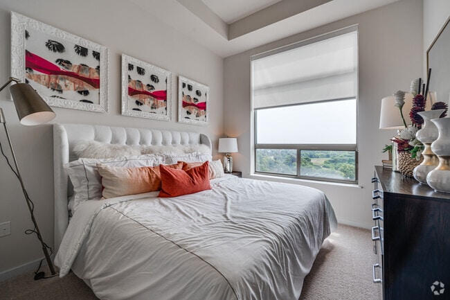 1BR, 1BA - 842SF