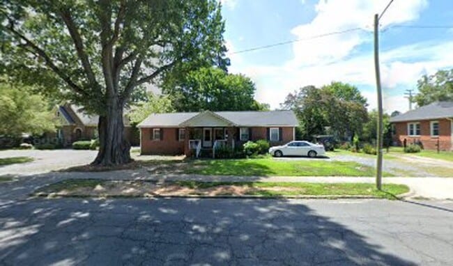 712 Eden Terrace