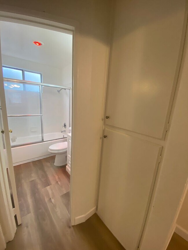 Photo - 4557 Bancroft St Unidad 2