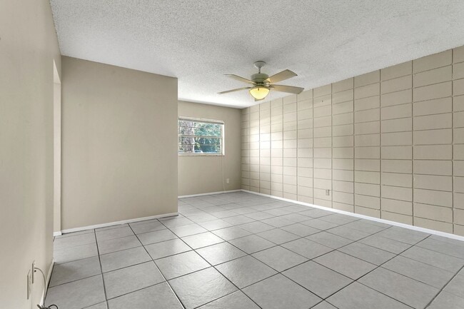 Photo - 230 S 4th St