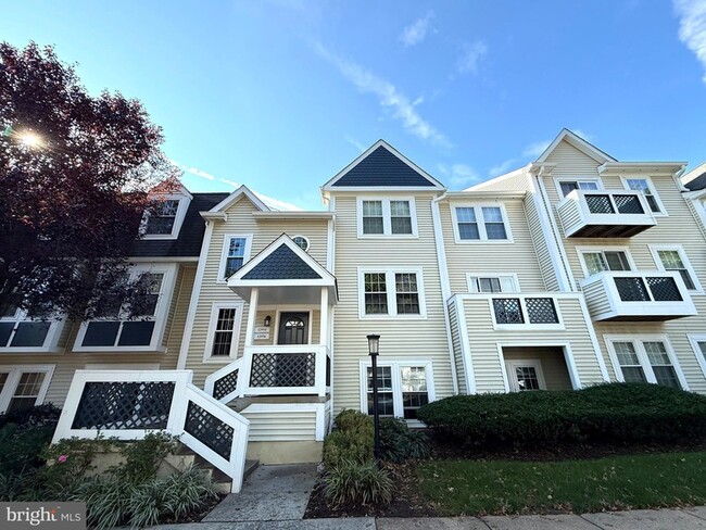Building Photo - 12956A Grays Pointe Rd Unit 12956A