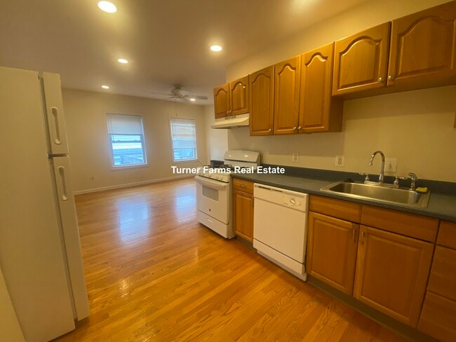 Building Photo - 14 Alberta Ter Unit 2