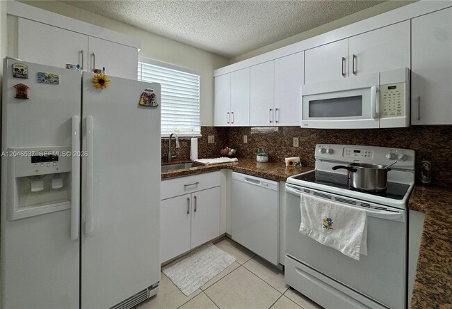 Photo - 2365 W 74th St