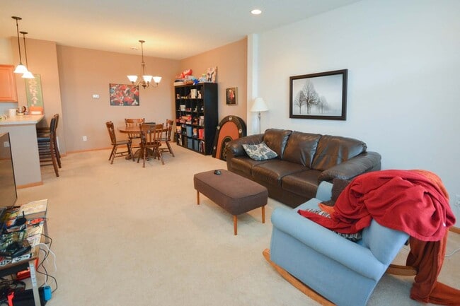 Photo - Beautiful Crimson Ridge townhome!