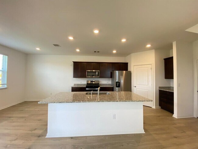 Photo - 225 Saide St