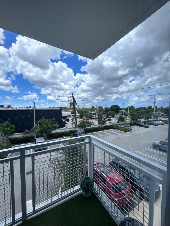 Photo - 1320 W 35th St Unit 405