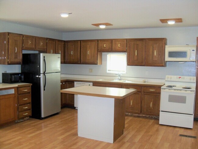 Photo - 1741 Maurine St