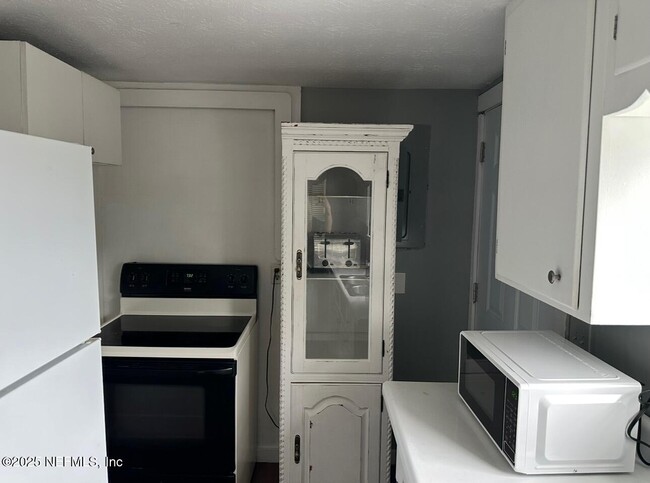 Photo - 1344 Neva St