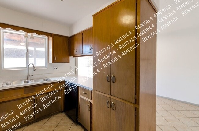 Photo - 5821 E North St