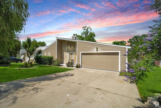 Building Photo - 964 Lake View Dr Rental