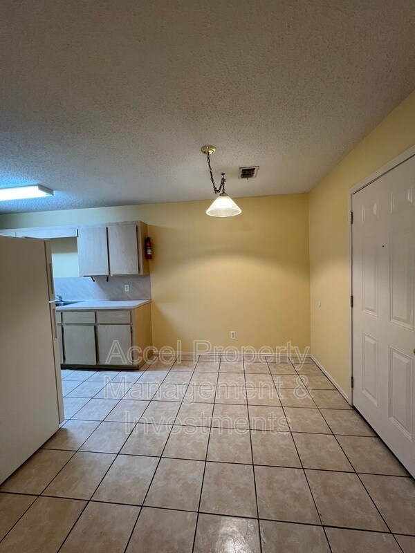 Photo - 1201 W Carmen Ave Unit #9