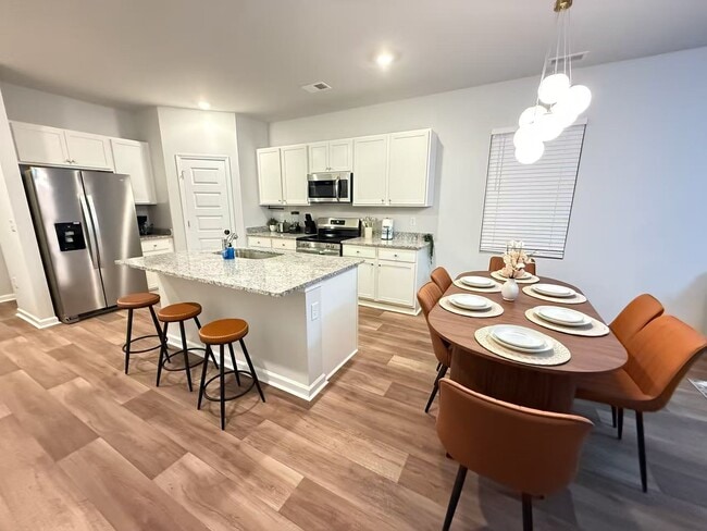 Photo - 1371 Speedway St